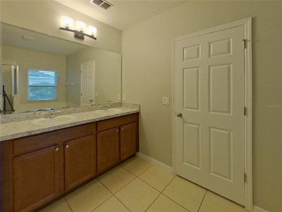 出租: $2,089 (4 贝兹, 2 浴室, 1800 平方英尺)