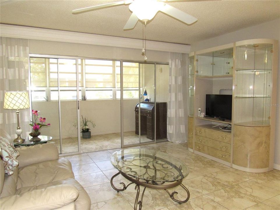 For Sale: $79,900 (2 beds, 2 baths, 919 Square Feet)