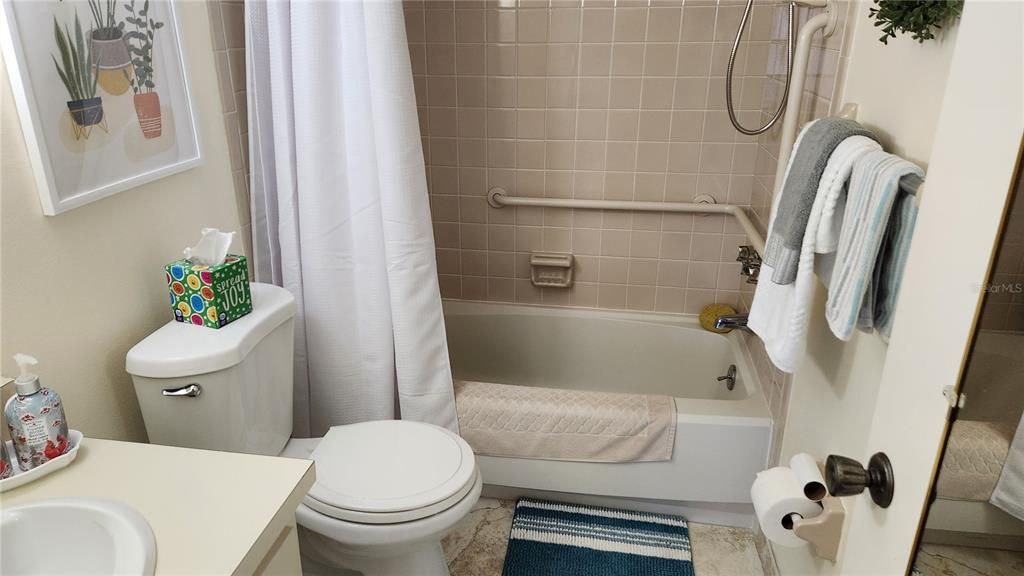 For Sale: $79,900 (2 beds, 2 baths, 919 Square Feet)