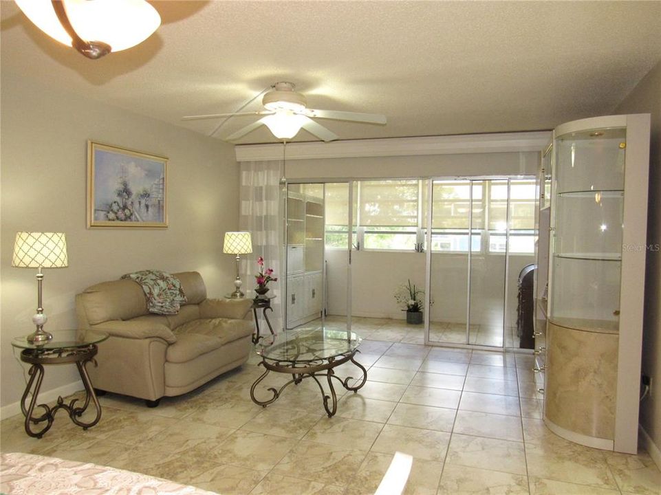 For Sale: $79,900 (2 beds, 2 baths, 919 Square Feet)