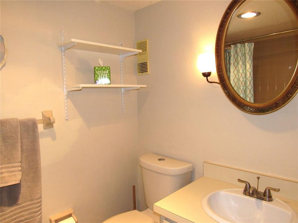 For Sale: $79,900 (2 beds, 2 baths, 919 Square Feet)