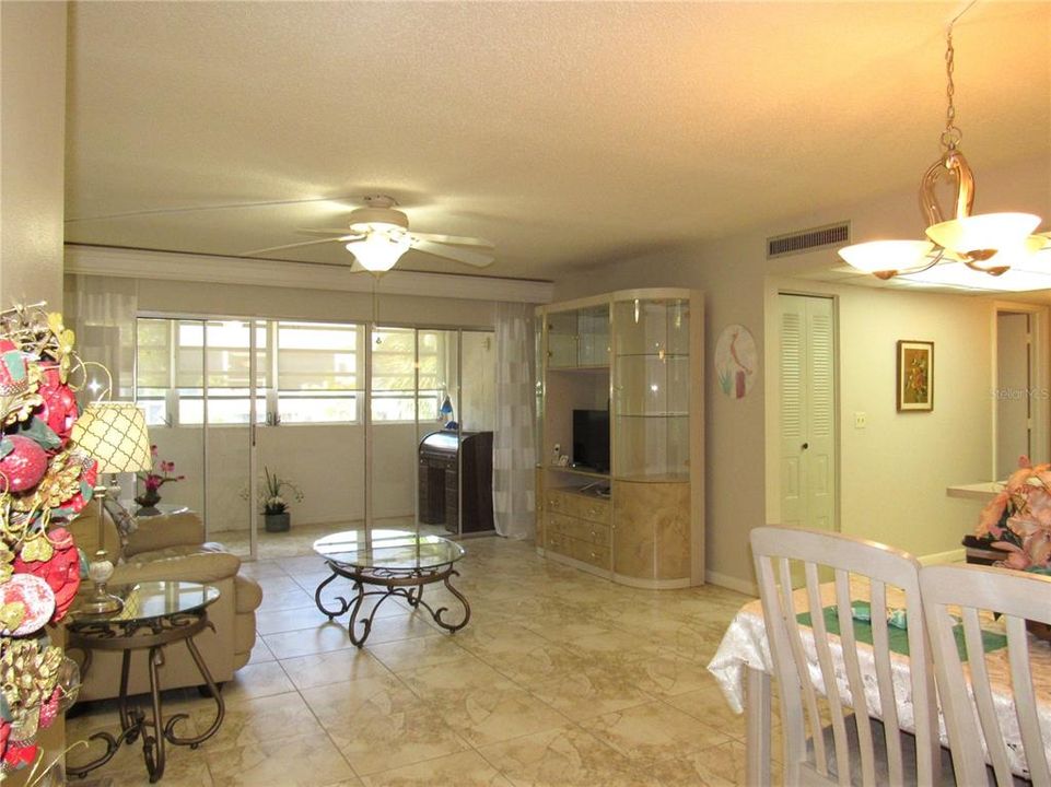 For Sale: $79,900 (2 beds, 2 baths, 919 Square Feet)