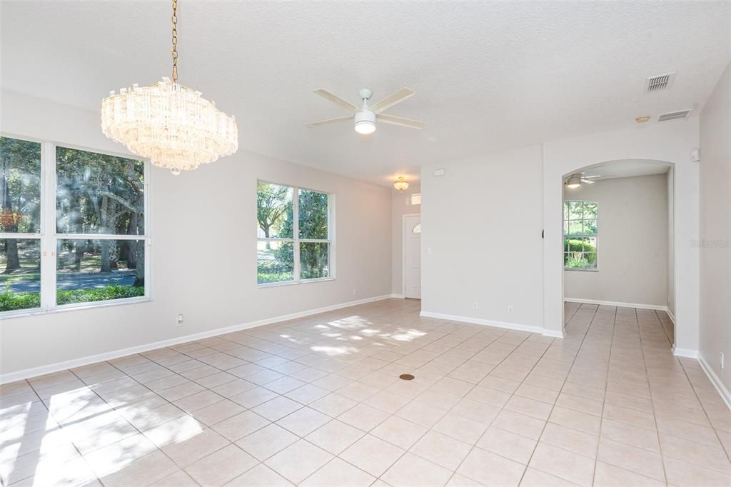 Active With Contract: $300,000 (2 beds, 2 baths, 1528 Square Feet)