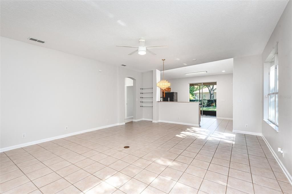 Active With Contract: $300,000 (2 beds, 2 baths, 1528 Square Feet)