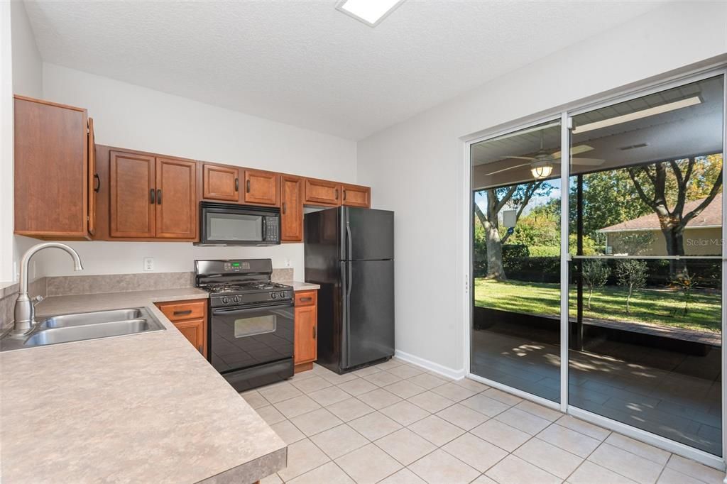 Active With Contract: $300,000 (2 beds, 2 baths, 1528 Square Feet)