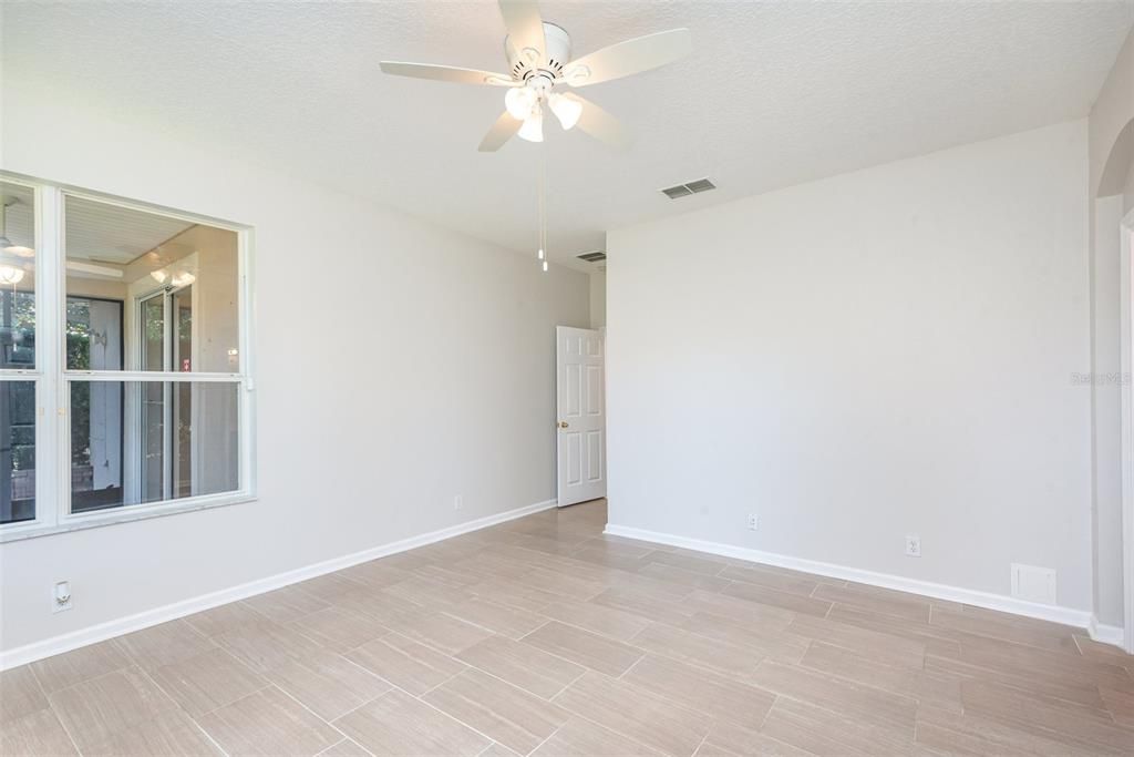 Active With Contract: $300,000 (2 beds, 2 baths, 1528 Square Feet)