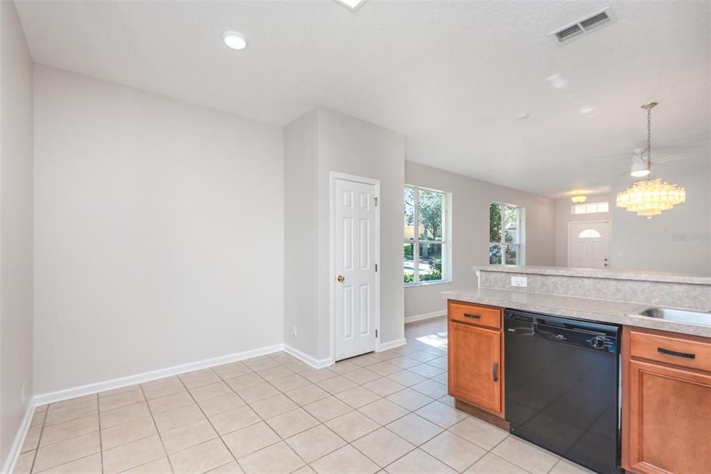 Active With Contract: $300,000 (2 beds, 2 baths, 1528 Square Feet)