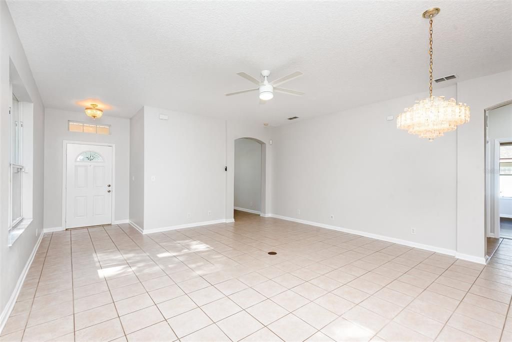 Active With Contract: $300,000 (2 beds, 2 baths, 1528 Square Feet)