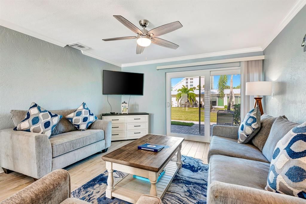 待售: $598,000 (1 贝兹, 1 浴室, 728 平方英尺)