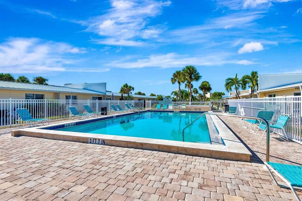 待售: $598,000 (1 贝兹, 1 浴室, 728 平方英尺)