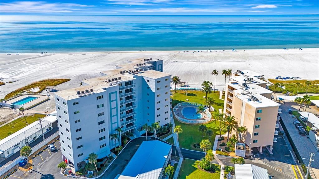 待售: $598,000 (1 贝兹, 1 浴室, 728 平方英尺)