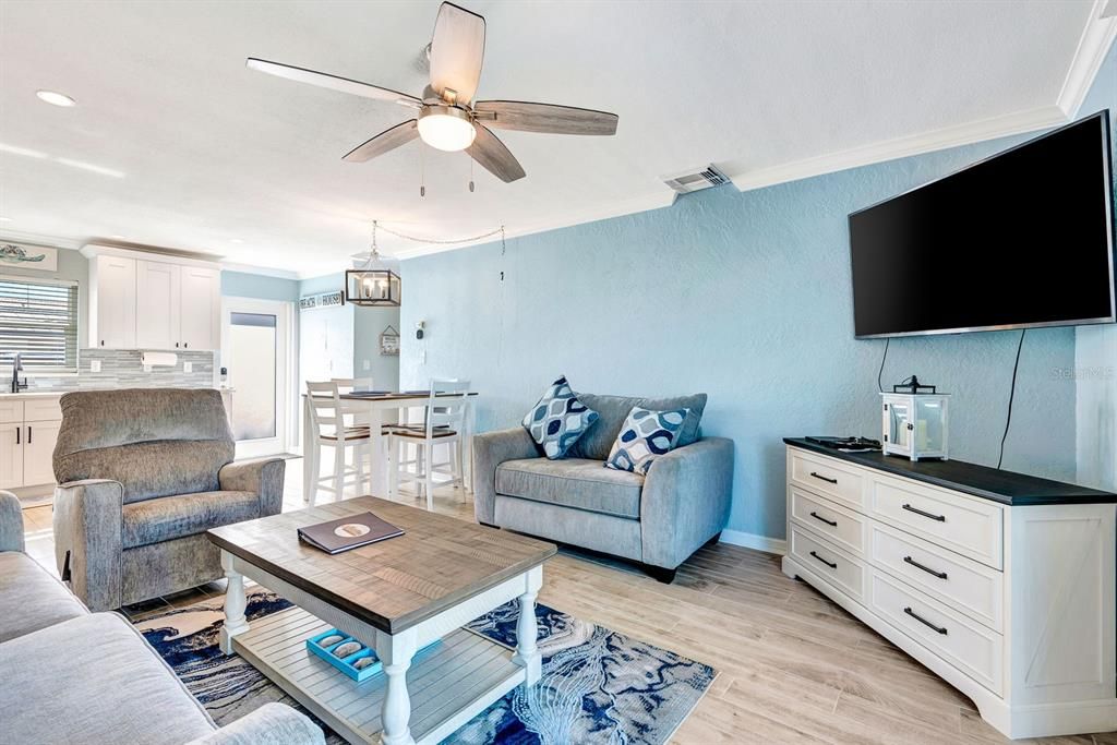 待售: $598,000 (1 贝兹, 1 浴室, 728 平方英尺)