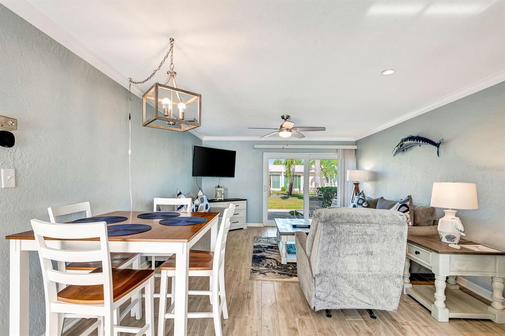 待售: $598,000 (1 贝兹, 1 浴室, 728 平方英尺)