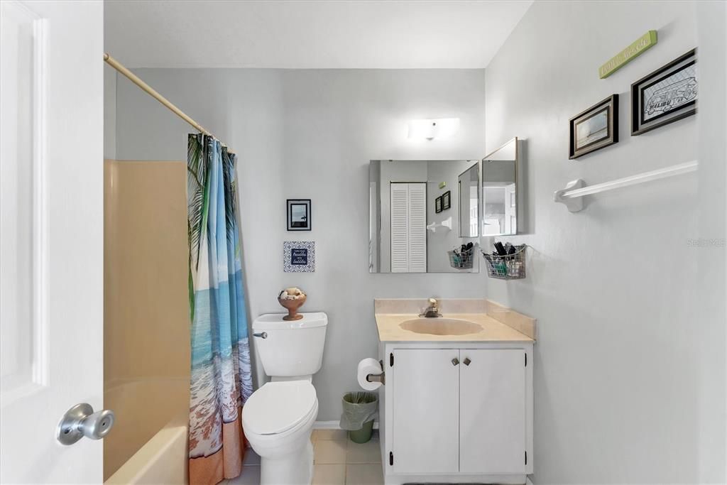 待售: $210,000 (2 贝兹, 2 浴室, 1070 平方英尺)