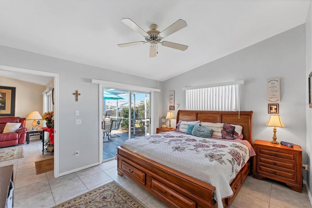 待售: $210,000 (2 贝兹, 2 浴室, 1070 平方英尺)