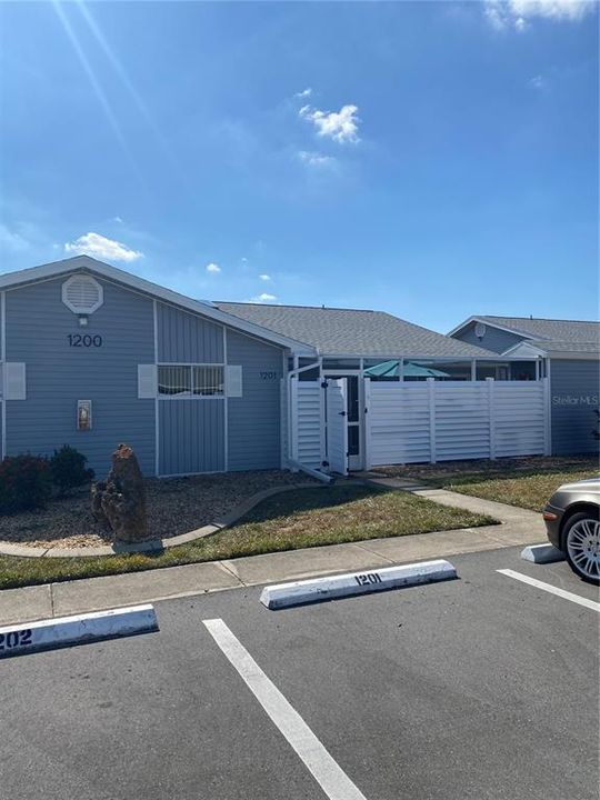 待售: $210,000 (2 贝兹, 2 浴室, 1070 平方英尺)