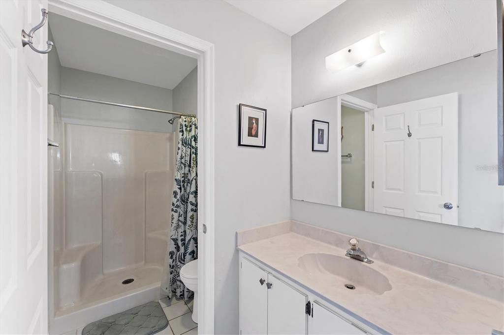 待售: $210,000 (2 贝兹, 2 浴室, 1070 平方英尺)