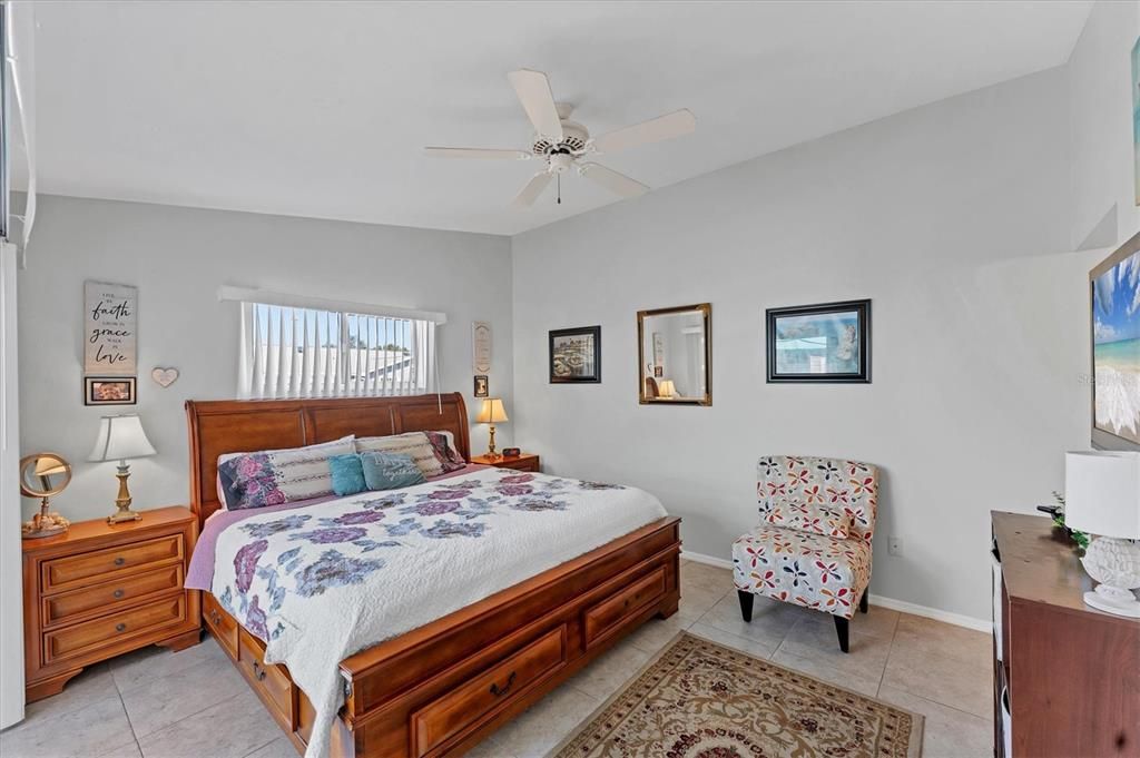 待售: $210,000 (2 贝兹, 2 浴室, 1070 平方英尺)