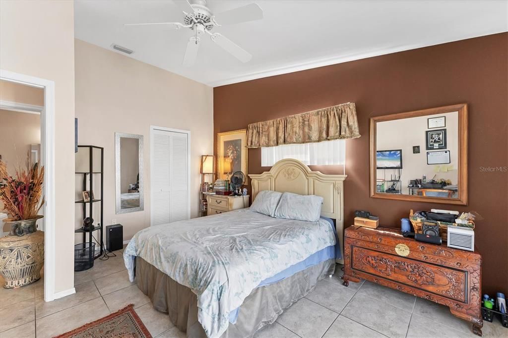 待售: $210,000 (2 贝兹, 2 浴室, 1070 平方英尺)