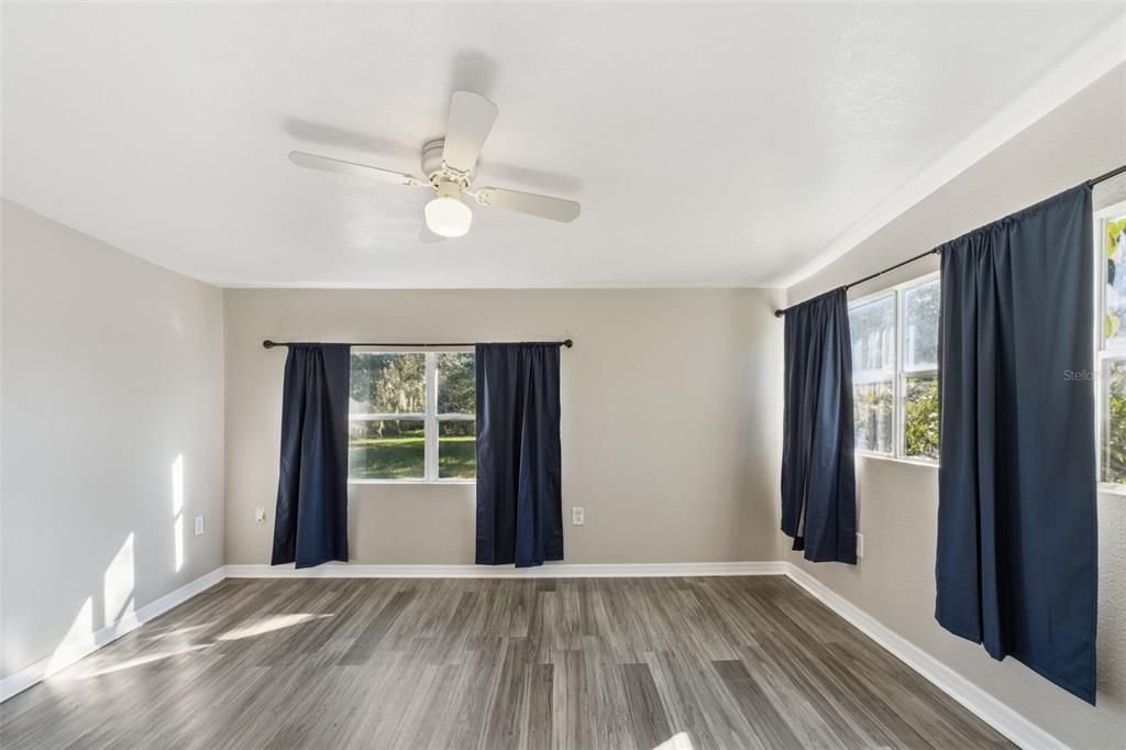 В аренду: $1,350 (2 спален, 1 ванн, 884 Квадратных фут)