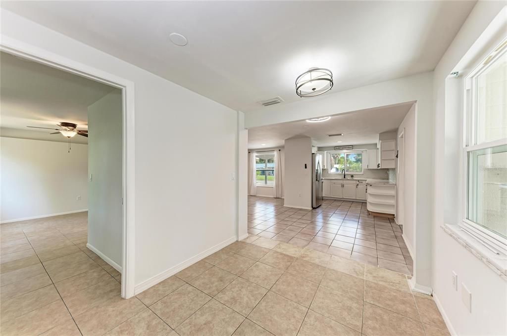 Activo con contrato: $349,000 (3 camas, 2 baños, 1352 Pies cuadrados)