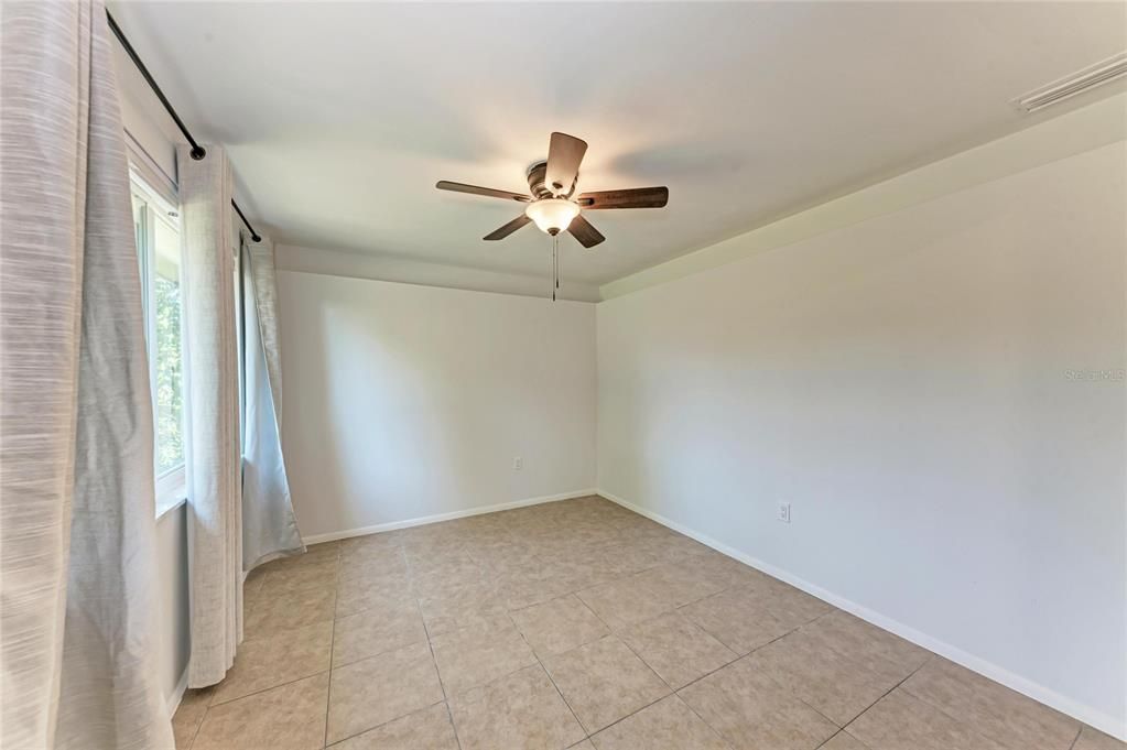 Activo con contrato: $349,000 (3 camas, 2 baños, 1352 Pies cuadrados)