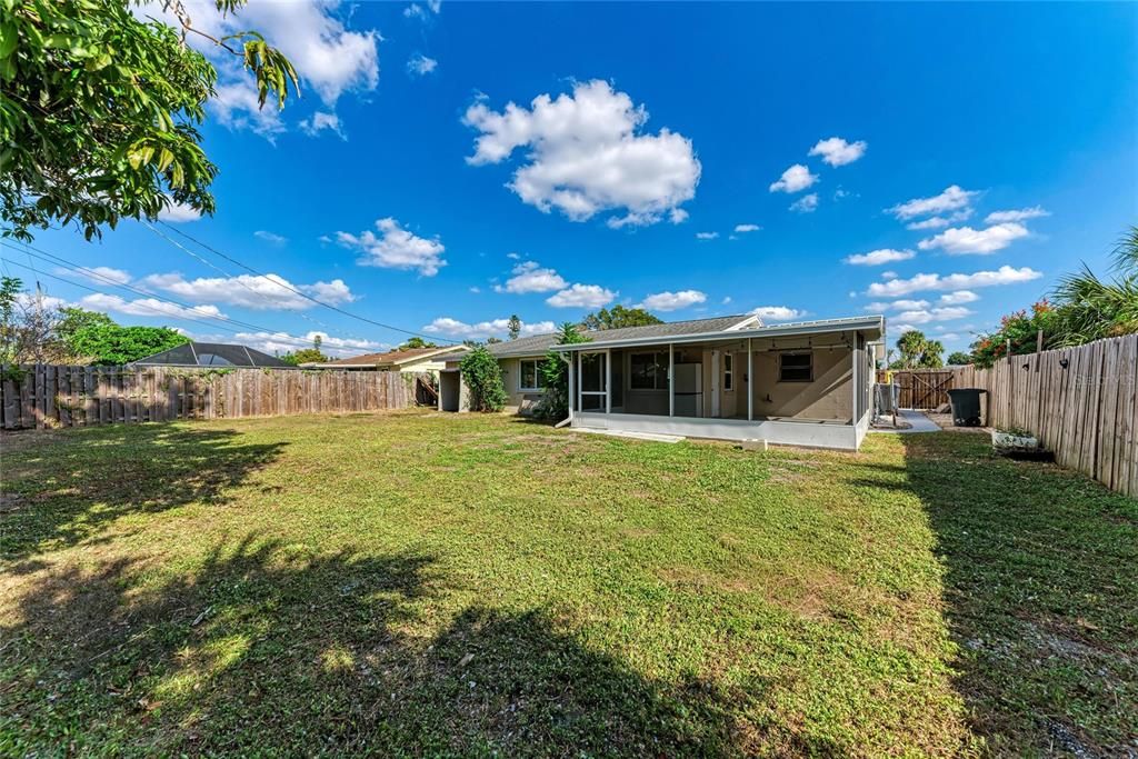 Activo con contrato: $349,000 (3 camas, 2 baños, 1352 Pies cuadrados)