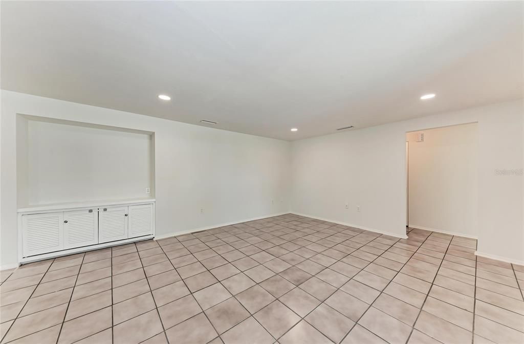 Activo con contrato: $349,000 (3 camas, 2 baños, 1352 Pies cuadrados)