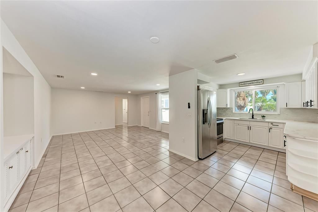 Activo con contrato: $349,000 (3 camas, 2 baños, 1352 Pies cuadrados)