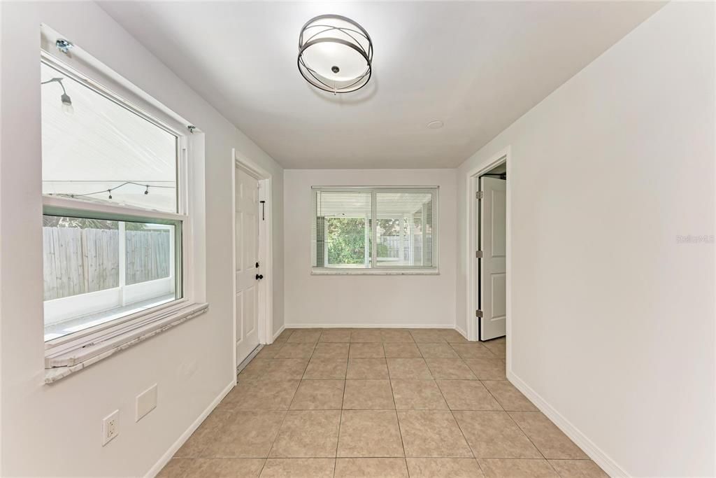 Activo con contrato: $349,000 (3 camas, 2 baños, 1352 Pies cuadrados)