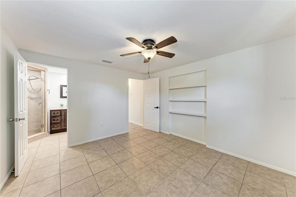 Activo con contrato: $349,000 (3 camas, 2 baños, 1352 Pies cuadrados)