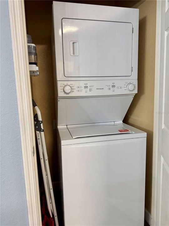 For Sale: $230,000 (2 beds, 2 baths, 1062 Square Feet)