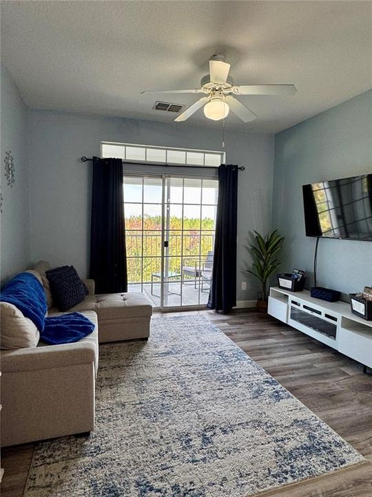 For Sale: $230,000 (2 beds, 2 baths, 1062 Square Feet)