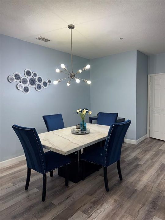 For Sale: $230,000 (2 beds, 2 baths, 1062 Square Feet)