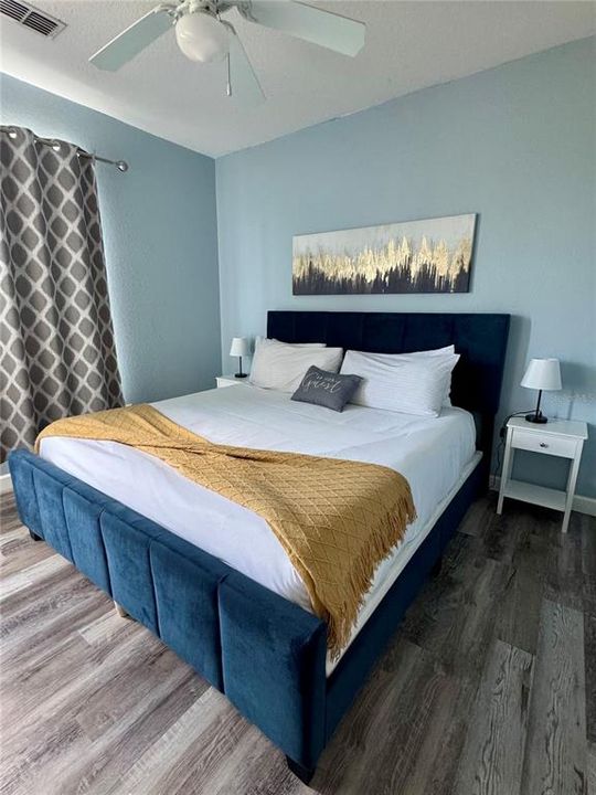 For Sale: $230,000 (2 beds, 2 baths, 1062 Square Feet)