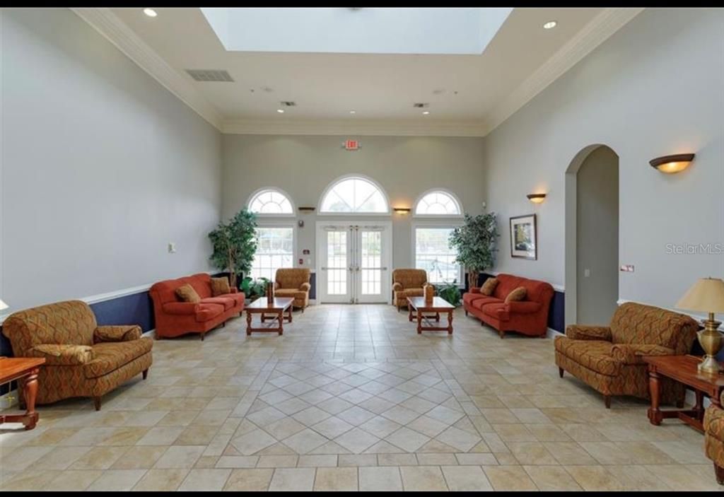 For Sale: $230,000 (2 beds, 2 baths, 1062 Square Feet)