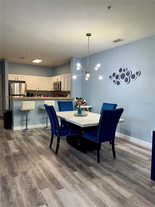 For Sale: $230,000 (2 beds, 2 baths, 1062 Square Feet)