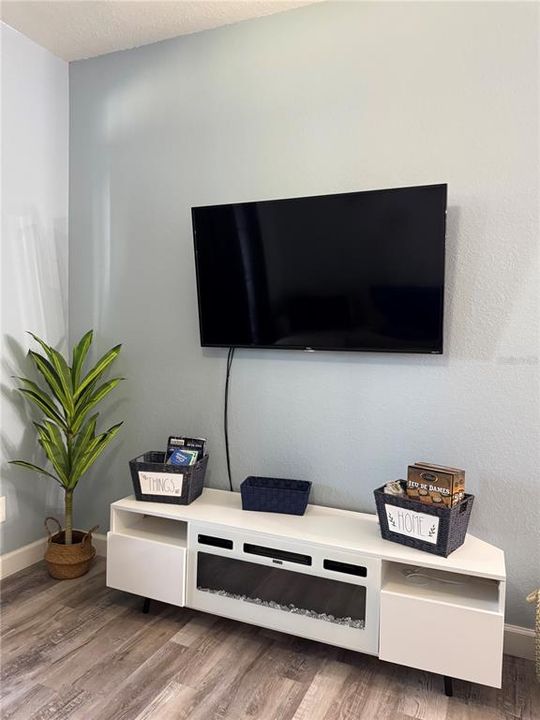 For Sale: $230,000 (2 beds, 2 baths, 1062 Square Feet)