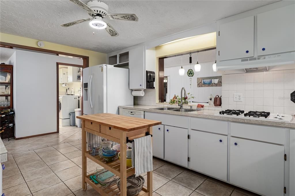 Activo con contrato: $399,000 (3 camas, 2 baños, 2184 Pies cuadrados)