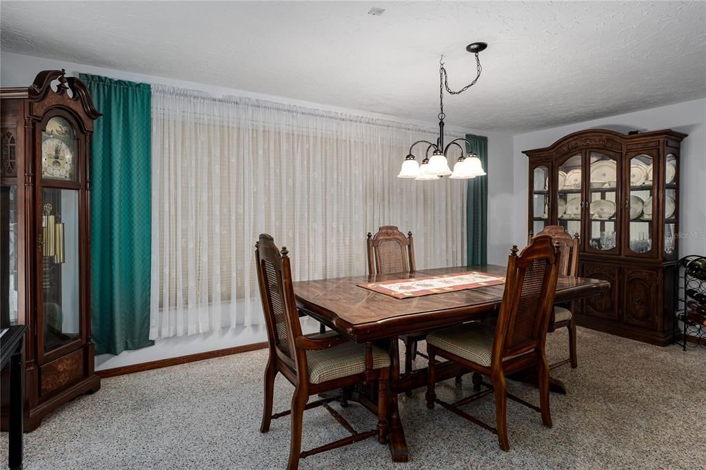 Activo con contrato: $399,000 (3 camas, 2 baños, 2184 Pies cuadrados)