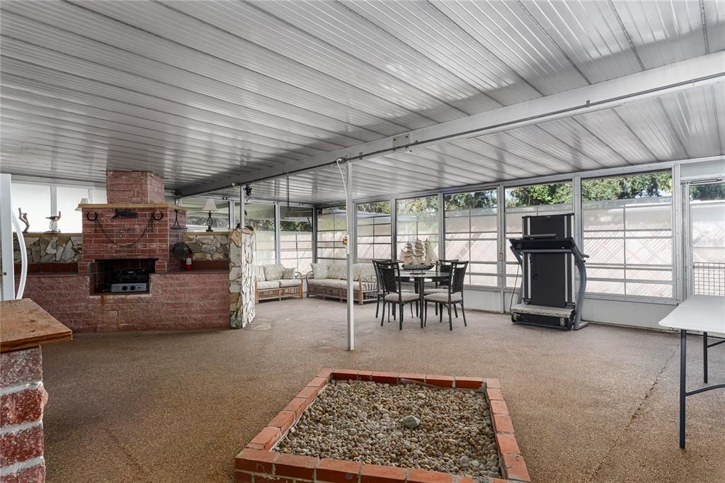 Activo con contrato: $399,000 (3 camas, 2 baños, 2184 Pies cuadrados)