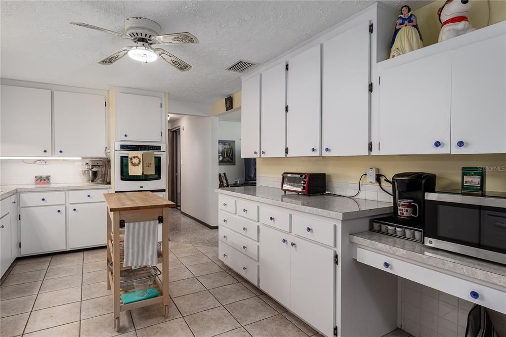 Activo con contrato: $399,000 (3 camas, 2 baños, 2184 Pies cuadrados)