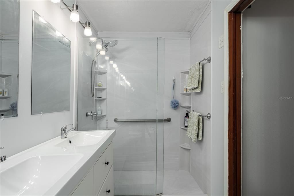 Activo con contrato: $399,000 (3 camas, 2 baños, 2184 Pies cuadrados)