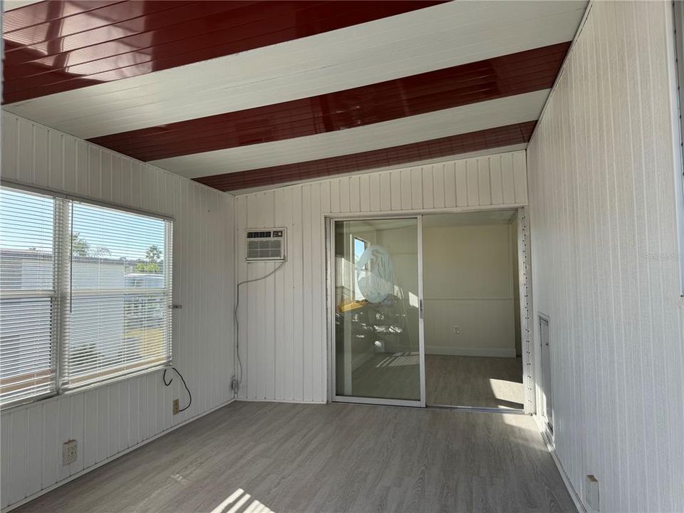 出租: $1,595 (2 贝兹, 1 浴室, 850 平方英尺)