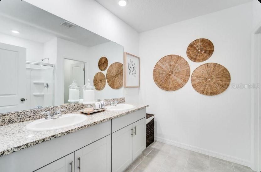 На продажу: $368,384 (4 спален, 3 ванн, 2106 Квадратных фут)