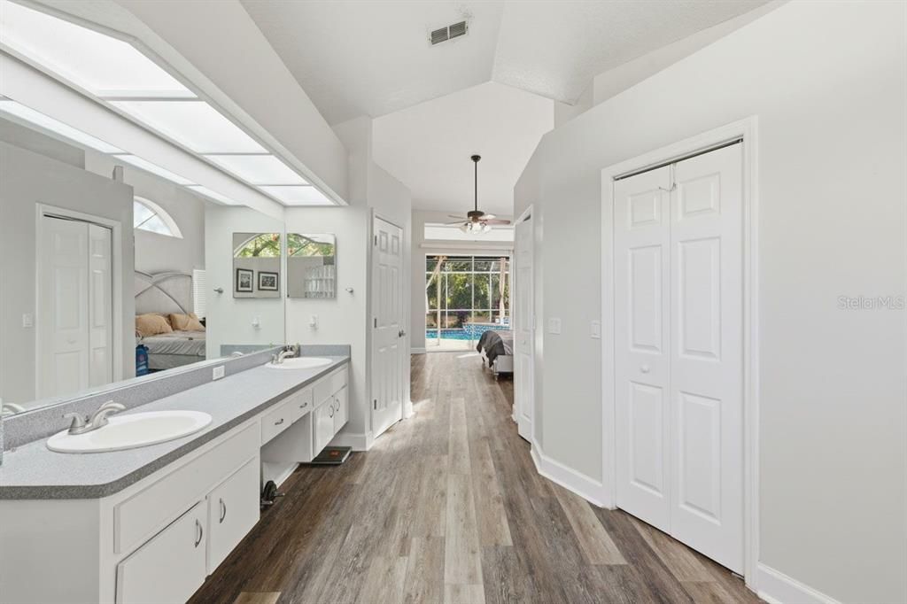 En Venta: $660,000 (4 camas, 3 baños, 2776 Pies cuadrados)