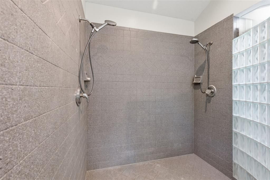 En Venta: $660,000 (4 camas, 3 baños, 2776 Pies cuadrados)