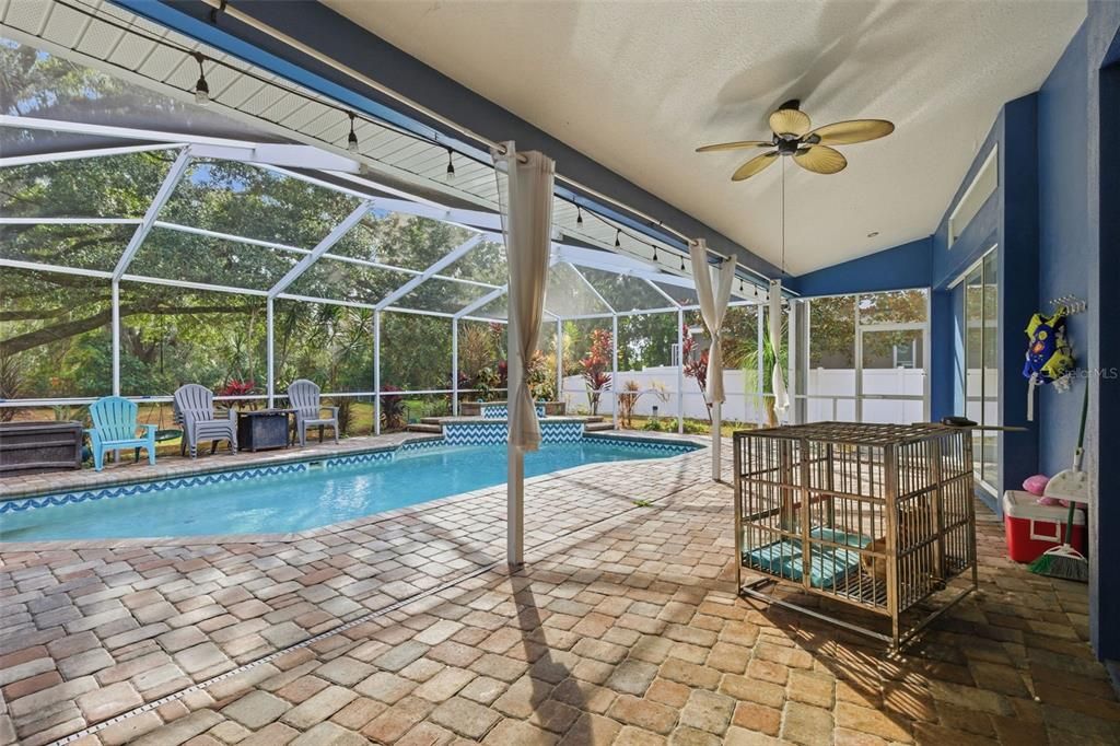 En Venta: $660,000 (4 camas, 3 baños, 2776 Pies cuadrados)