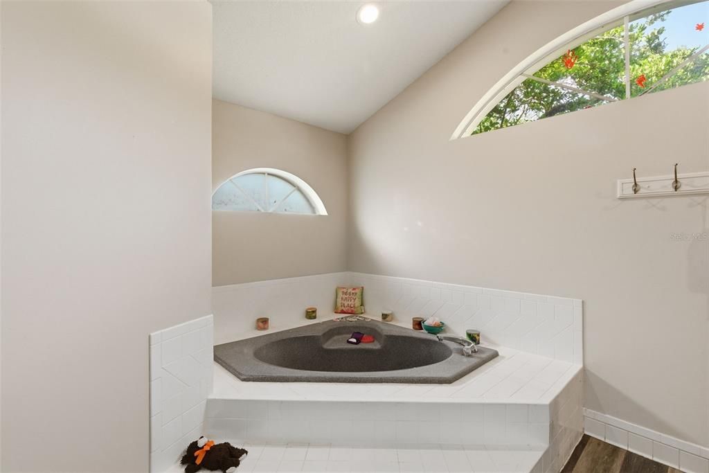 En Venta: $660,000 (4 camas, 3 baños, 2776 Pies cuadrados)