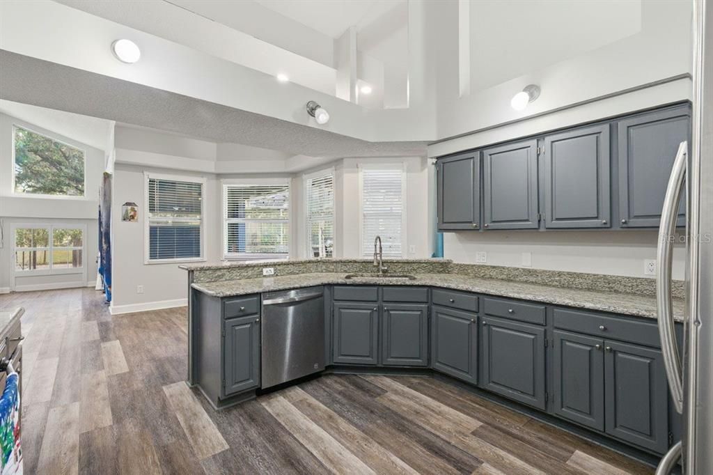 En Venta: $660,000 (4 camas, 3 baños, 2776 Pies cuadrados)